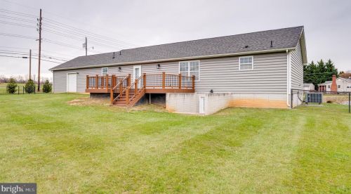 20 Nansfield Dr, Harpers Ferry WV 25425-3198 exterior