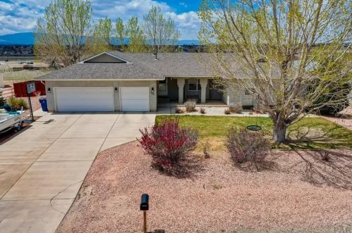 567 Meredith Dr, Pueblo, CO 81007-2081