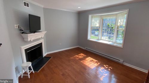 5876 Kara Pl, Springfield VA  22015-3333 exterior