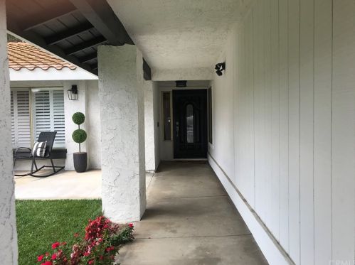 6807 Rycroft Dr, Riverside CA  92506-5352 exterior