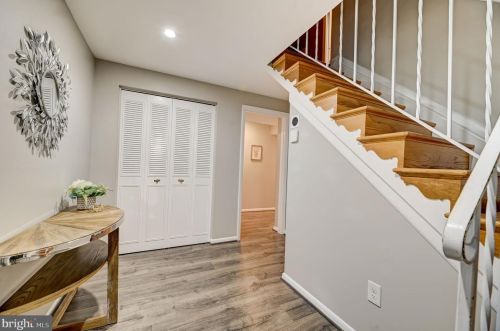 7203 Hadlow Dr, Springfield VA  22152-3529 exterior