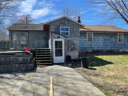 42 Gerrish Rd, Dover, NH 03820-4671