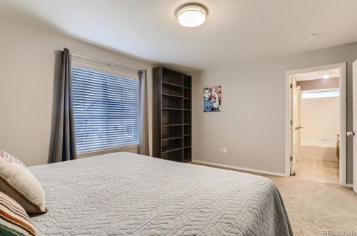 212 Newbern Way, Aurora CO 80016-6124 exterior