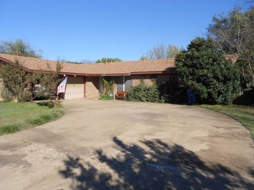214 Laurel Dr, Winters, TX 79567-3004