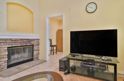 735 Eisenhower Way, Simi Valley CA 93065-8361 exterior