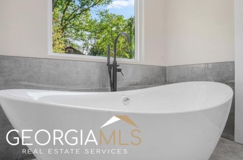 1452 Lockwood Dr, Atlanta GA  30311-3534 exterior