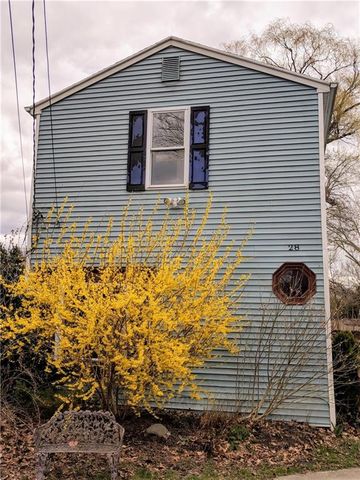 28 Junction St, Warwick, RI 02889-5614