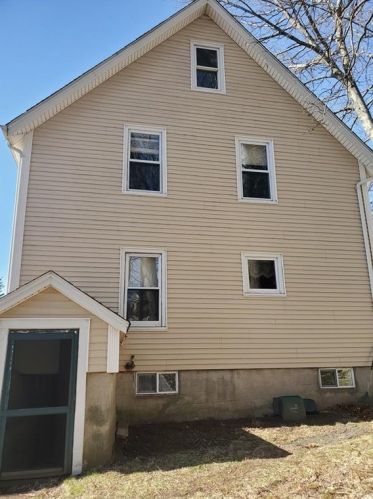 46 Glen Rd, Woonsocket, RI 02895-1902