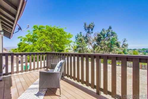 1376 Darwin Dr, Oceanside CA  92056-6618 exterior