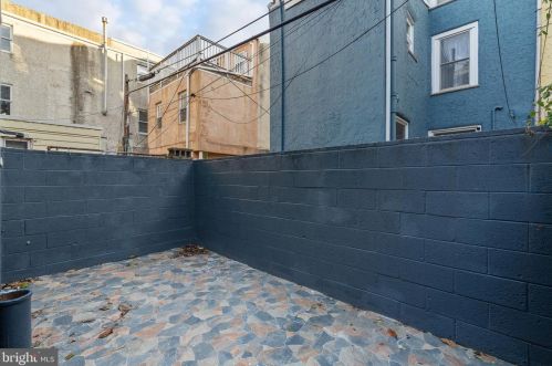 312 Manton St, Philadelphia PA  19147-5213 exterior