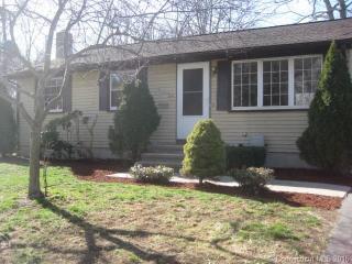 179 Roanoak Ave, Chestnut Hill, CT 06226-1115