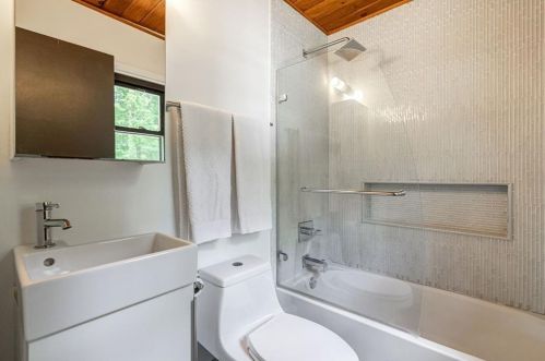 3878 Foxford Dr, Atlanta GA  30340-4407 exterior