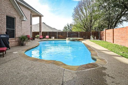 10512 Stonehill Dr, Fort Worth TX  76126-4547 exterior