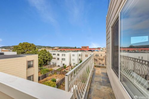 374 24th Ave, San Francisco CA  94121-2013 exterior