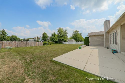 1003 Prairieview Pkwy, Pingree Grove IL  60140-8256 exterior