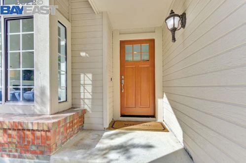 252 Valley Glen Ln, Pacheco, CA 94553-5872