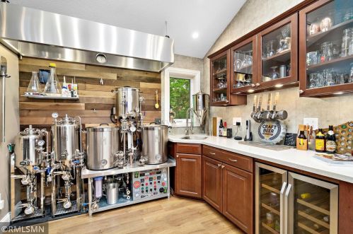 3865 Cinnabar Dr, Saint Paul MN  55122-1614 exterior