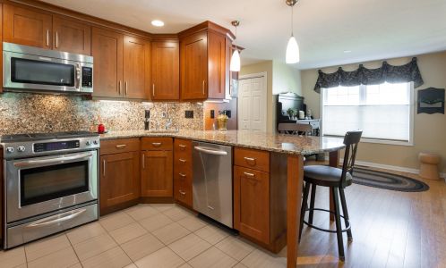 38 Glasgow Cir, Hudson NH  03051-3759 exterior