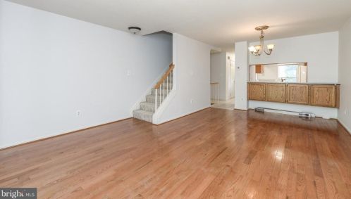 8527 Chapman Oak Ct, Springfield VA  22153-3573 exterior