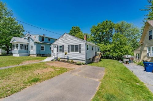 83 Seymour St, Windsor, CT 06095-3446