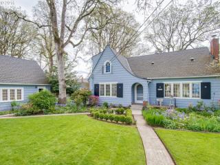 245 Hereford St, Gladstone OR  97027-2044 exterior
