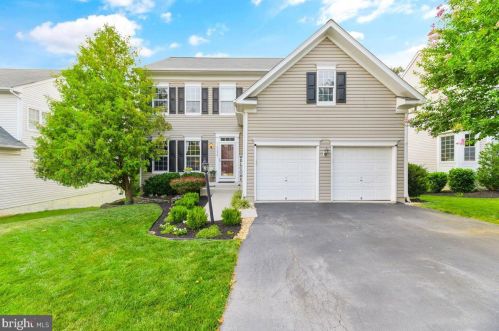 10056 Naughton Ct, Bristow, VA 20136-3068