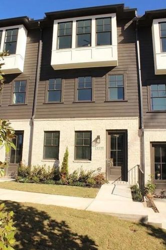 6536 Beacon Dr, Atlanta GA  30328-4204 exterior