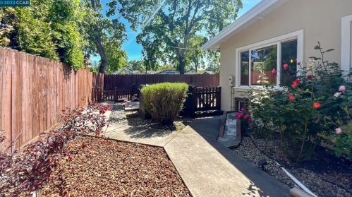 2031 Hoover Ave, Concord CA  94523-4621 exterior