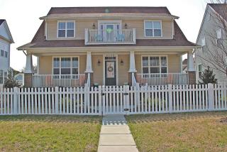 3729 Ocean View Ave, Norfolk, VA 23518-1512