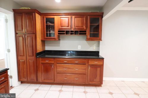 8005 Lake Pleasant Dr, Springfield VA  22153-3005 exterior