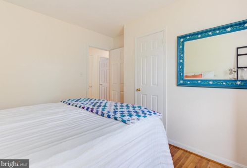 5271 Bradgen Ct, Springfield VA  22151-3505 exterior