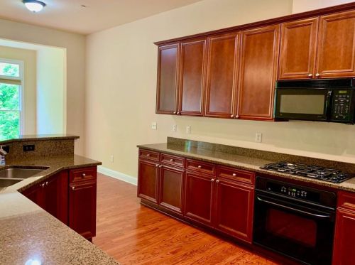 1303 Creekside Pl, Smyrna GA  30082-4884 exterior