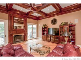 350 Squaw Ln, Guilford, CT 06437-4727