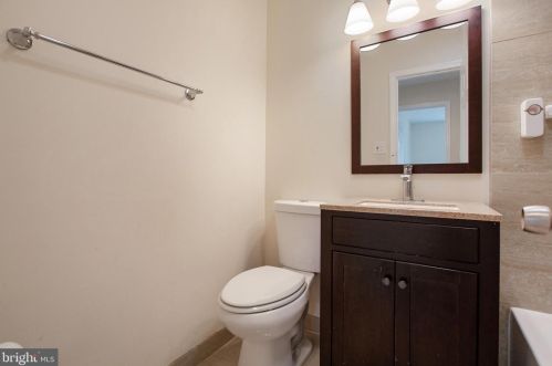 6812 Landor Ln, Springfield VA  22152-3333 exterior