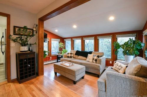 39 Maryland Dr, Middlefield CT  06455-1005 exterior