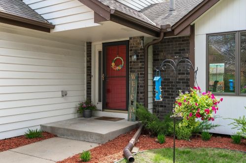 509 Westwood Ln, Chaska, MN 55318-1453