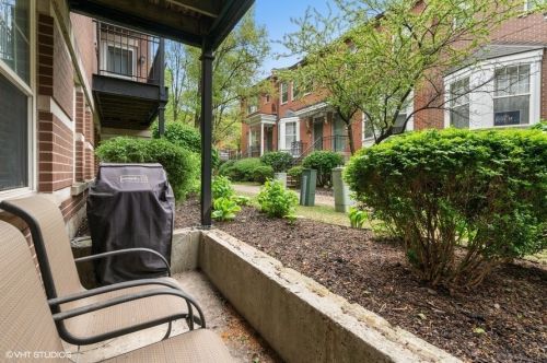 300 Scott St, Chicago IL  60610-2725 exterior