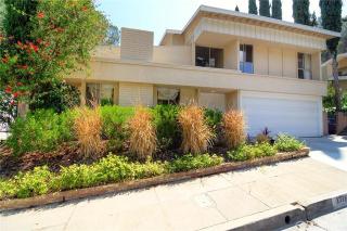 17160 Escalon Dr, Van Nuys CA  91436-4030 exterior