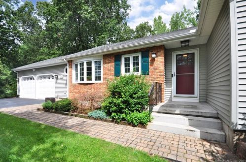68 Meakin Dr, Windsor, CT 06095-1217