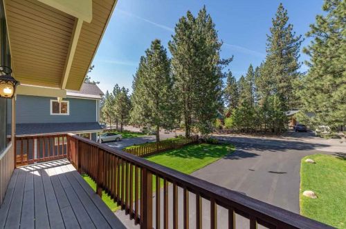 10132 Jeffery Pine Rd, Truckee CA  96161-8104 exterior