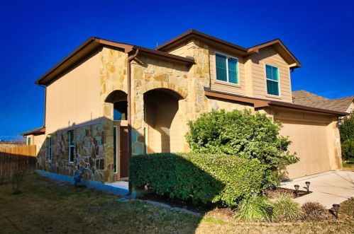 551 Purple Martin Ave, Uhland, TX 78640