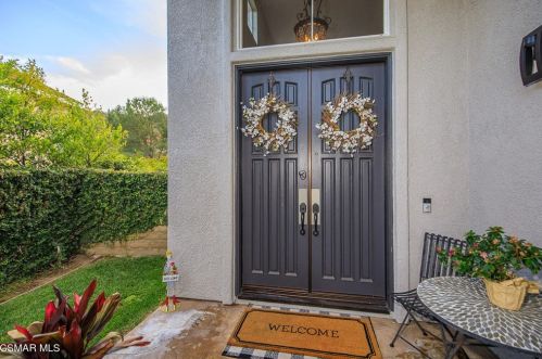 879 Ellesmere Way, Calabasas, CA 91377-5825