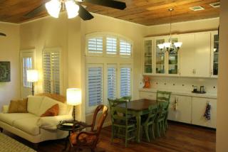 1606 Sanchez St, Austin TX  78702-1641 exterior