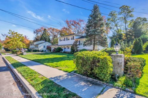 4 Judith Ct, Tinton Falls NJ  07712-4136 exterior