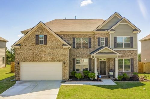 215 Kestrel Cir, Porterdale, GA 30014-7647