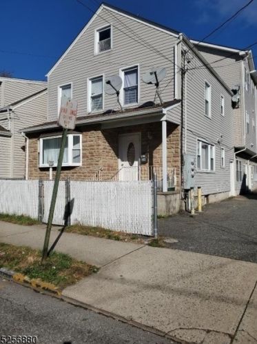 152 Jasper St, Paterson NJ  07522-1916 exterior