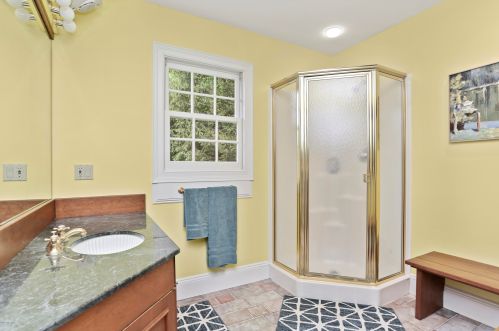 672 Lake Ave, Greenwich CT  06830-3854 exterior