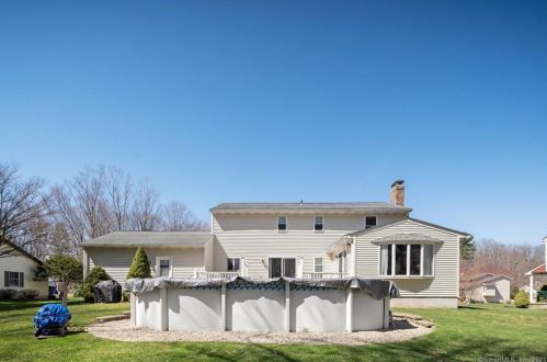 18 Sally Dr, Wapping, CT 06074-3548