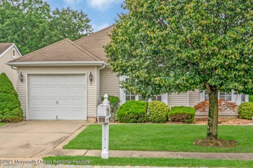 5 Rye Ct, Jackson Twp, NJ 08527-3998