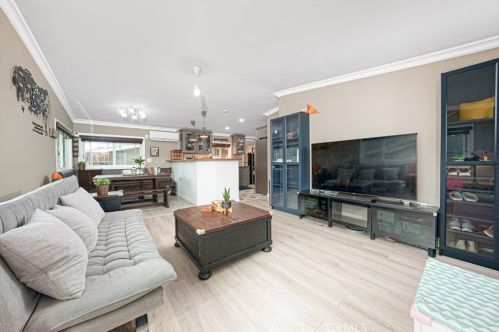 321 Akeley Dr, Glendora, CA 91741-3722
